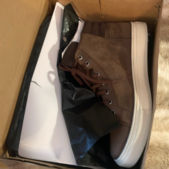 NIB Men's UGGS - Picture 7 of 7